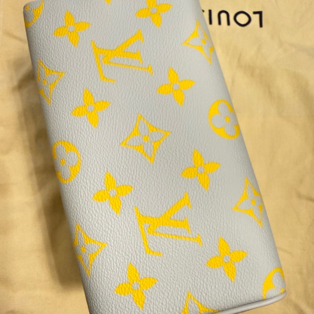 Louis Vuitton White & Yellow Monogram Cosmetic Case with Top Handle - Picture 7 of 8